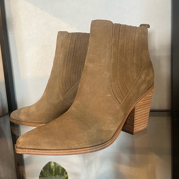 Suede Ankle bootie - 3.74” heel - Picture 4 of 13